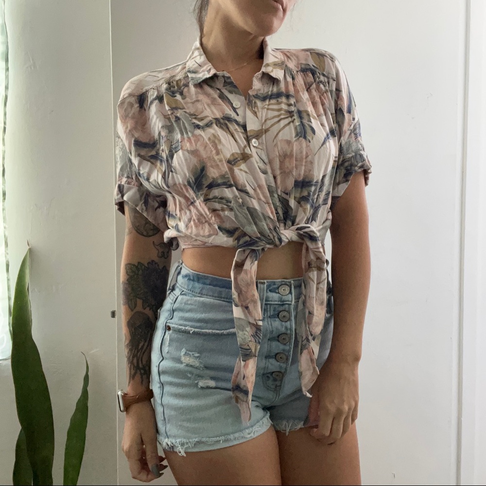 American Eagle floral Hawaiian style top